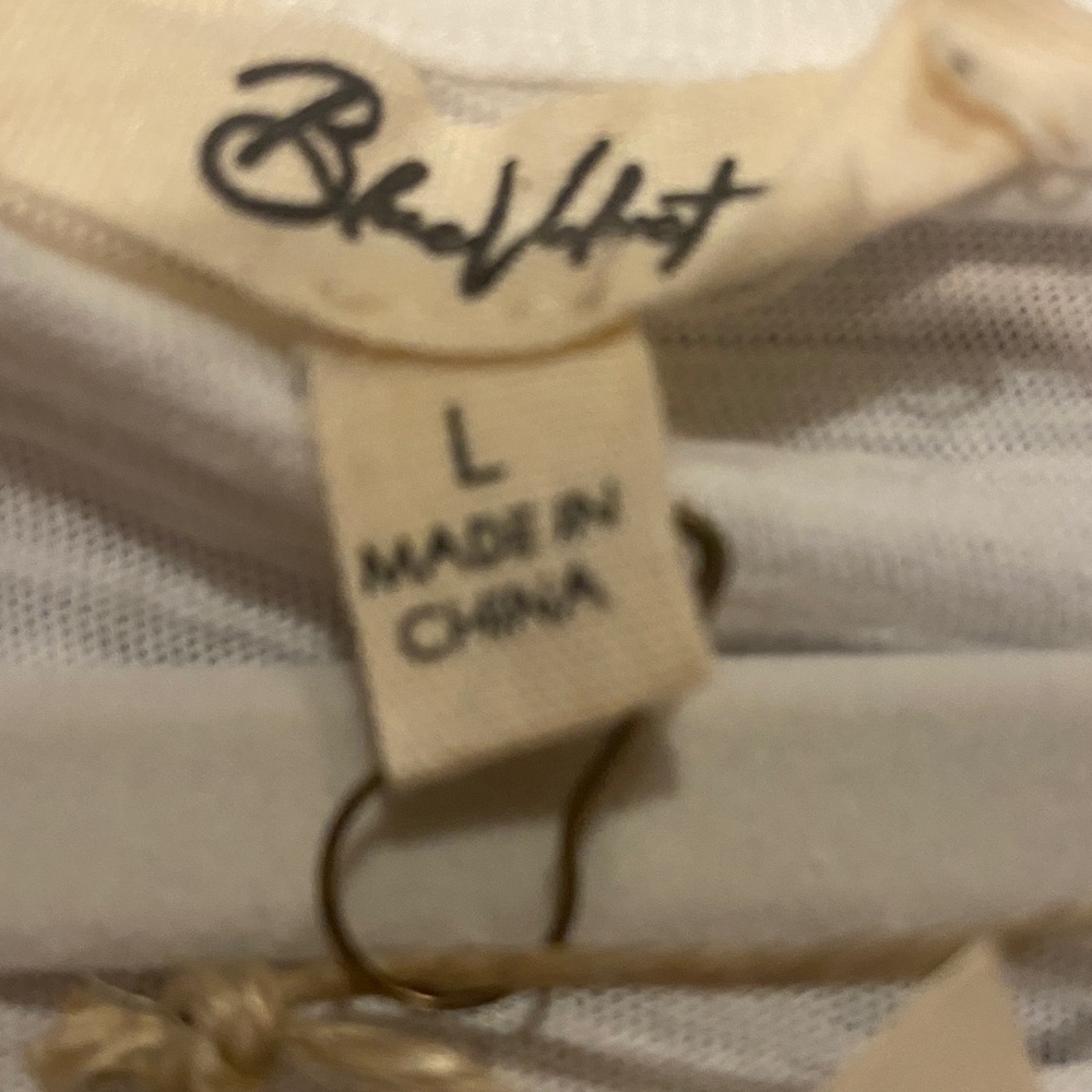 NWT! Blue Velvet brand White Butterfly Print distressed top - Picture 4 of 4